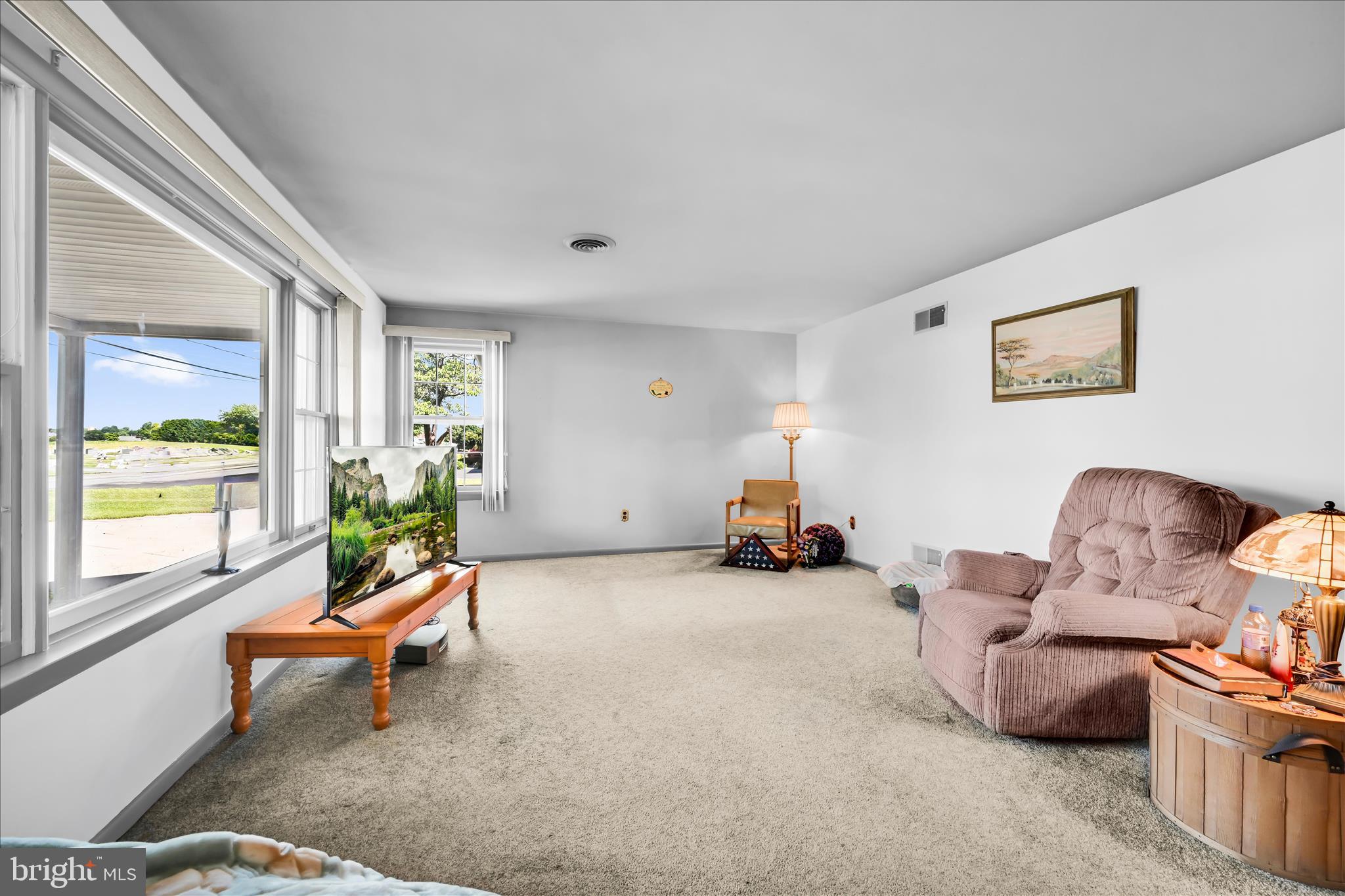 627 Pine Hill Road Lititz, PA 17543 - Photo 11 of 49 Living Room