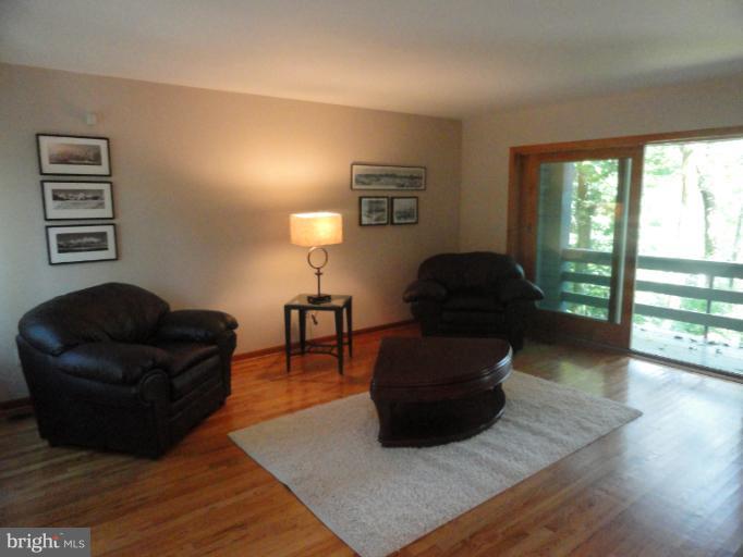 525 Epping Forest Road Annapolis, MD 21401 - Photo 11 of 25 Living Room