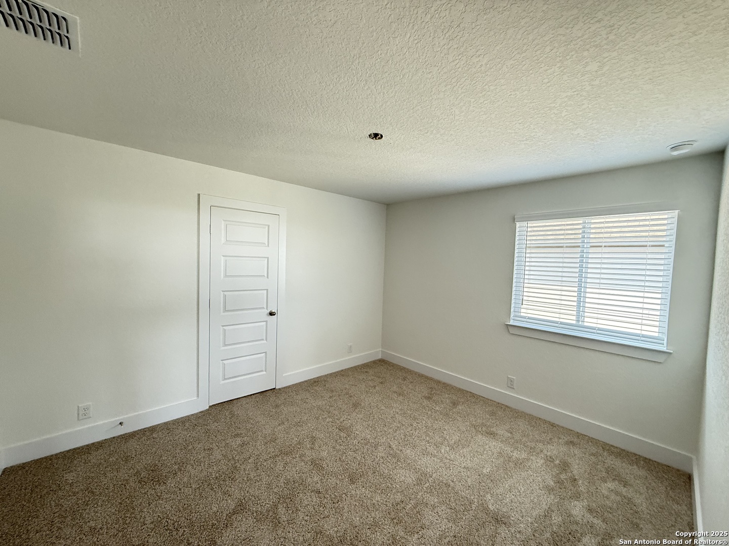 423 Glenwood Ranch Cibolo, TX 78108 - Photo 14 of 33 an empty room with a window