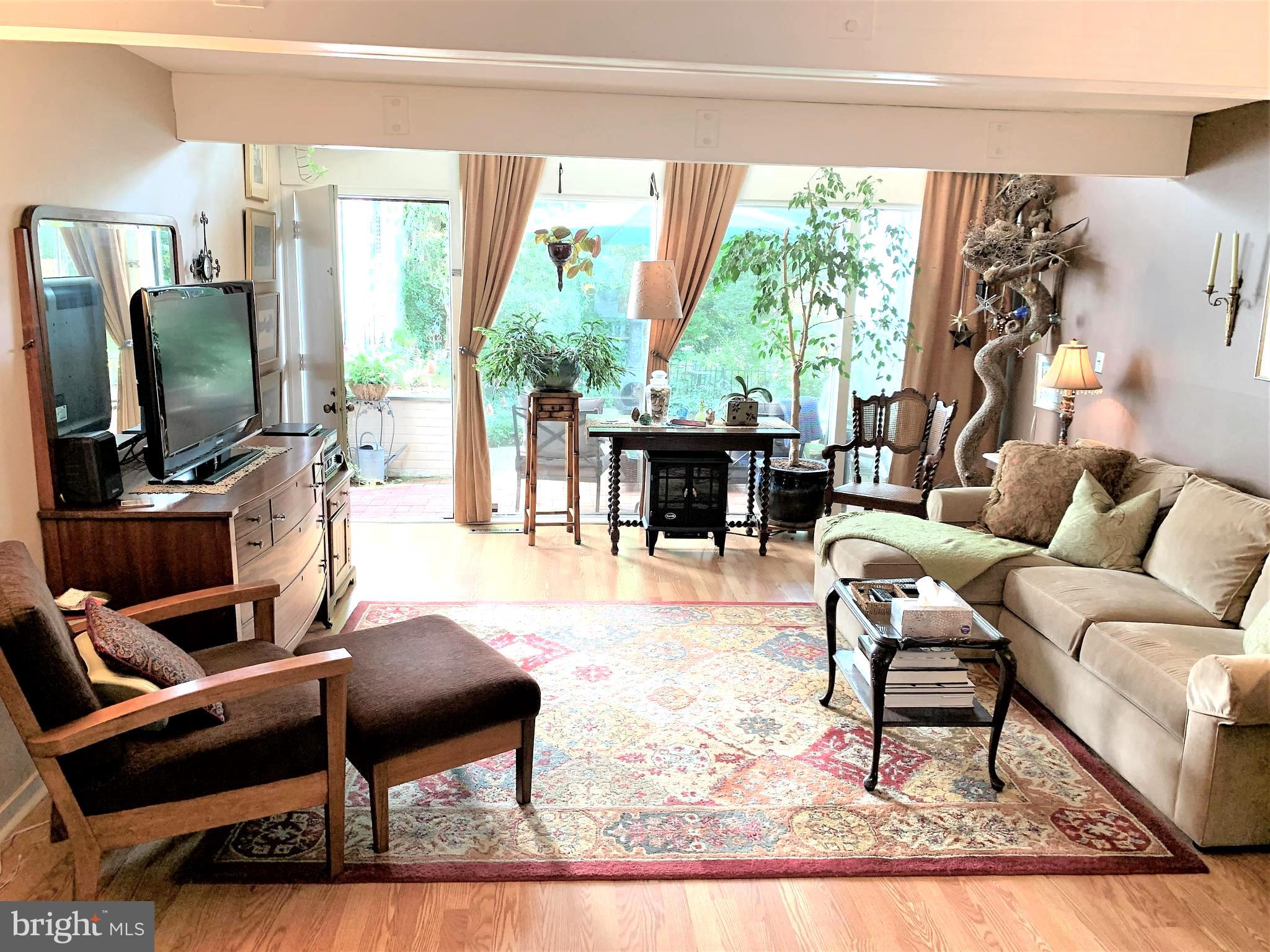 13 Arden Way New Hope, PA 18938 - Photo 15 of 36 Spacious living room area