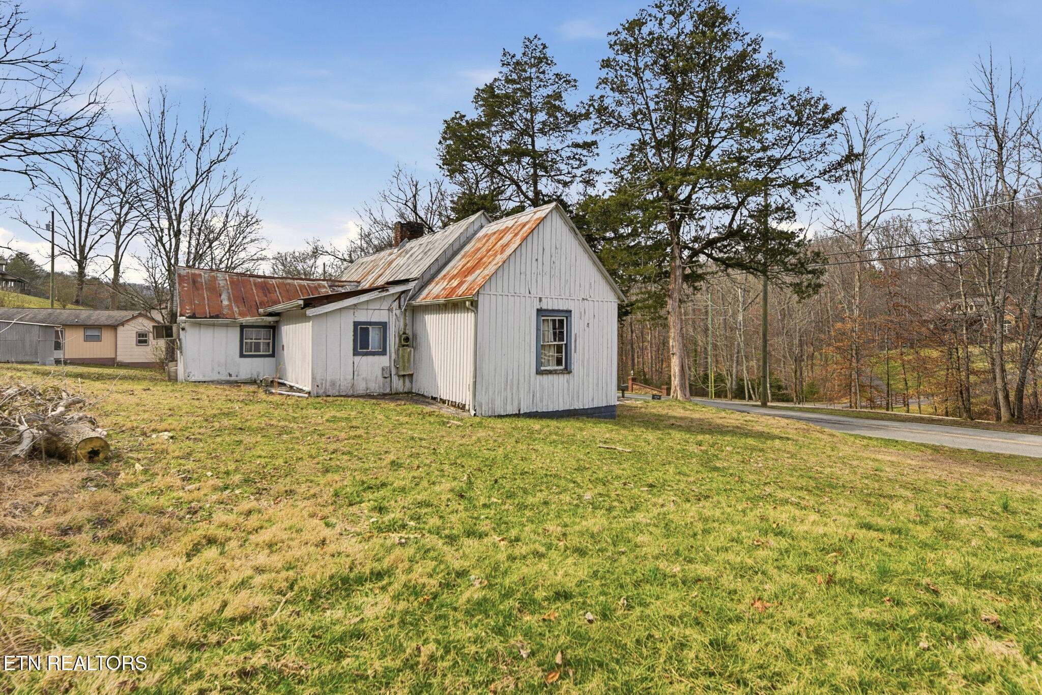 2942 Miller Road Powell, TN 37849 - Photo 8 of 8 4-web-or-mls-Mllr2942 (16)