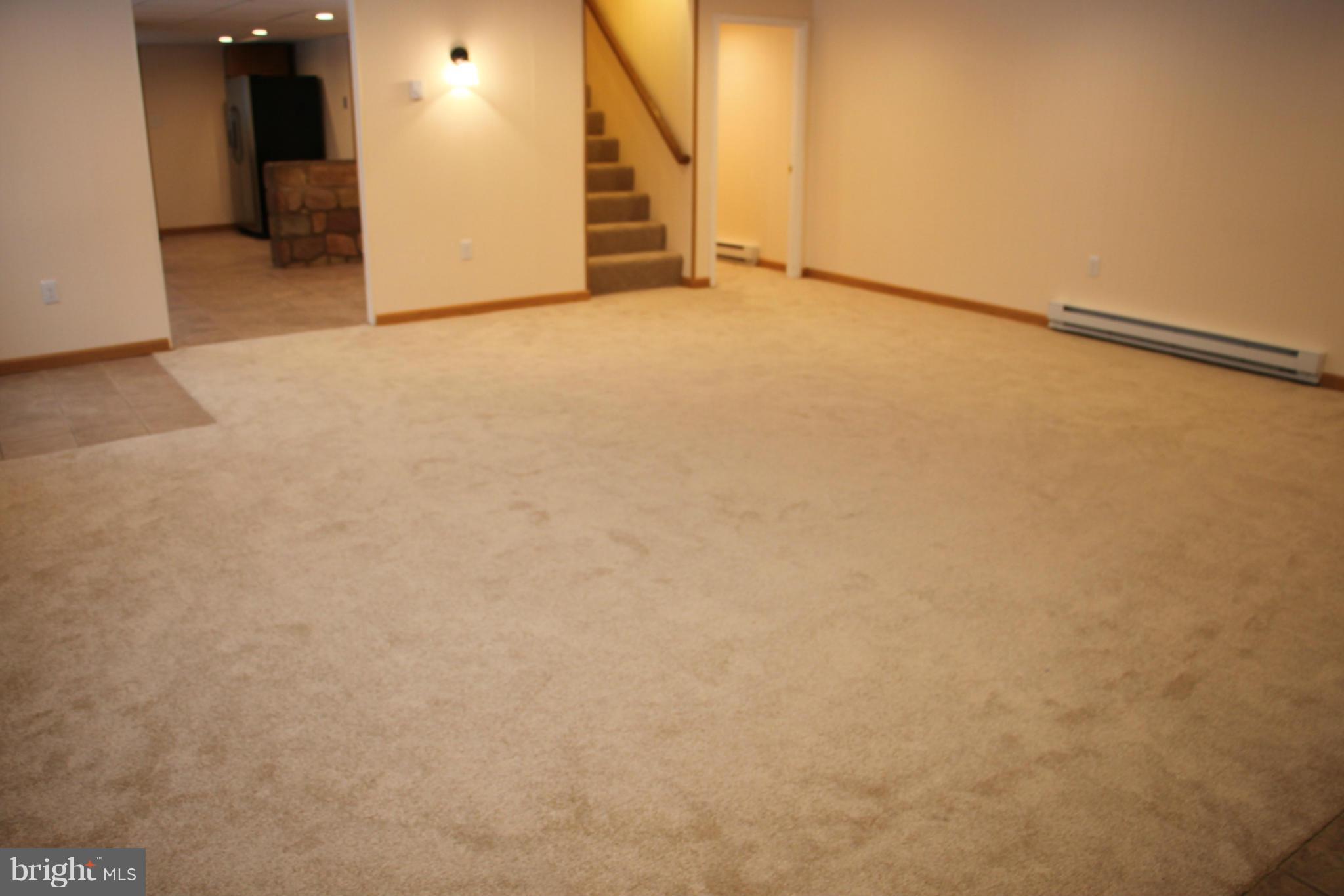 15834 Lockwood Road Williamsport, MD 21795 - Photo 6 of 24 Living Room