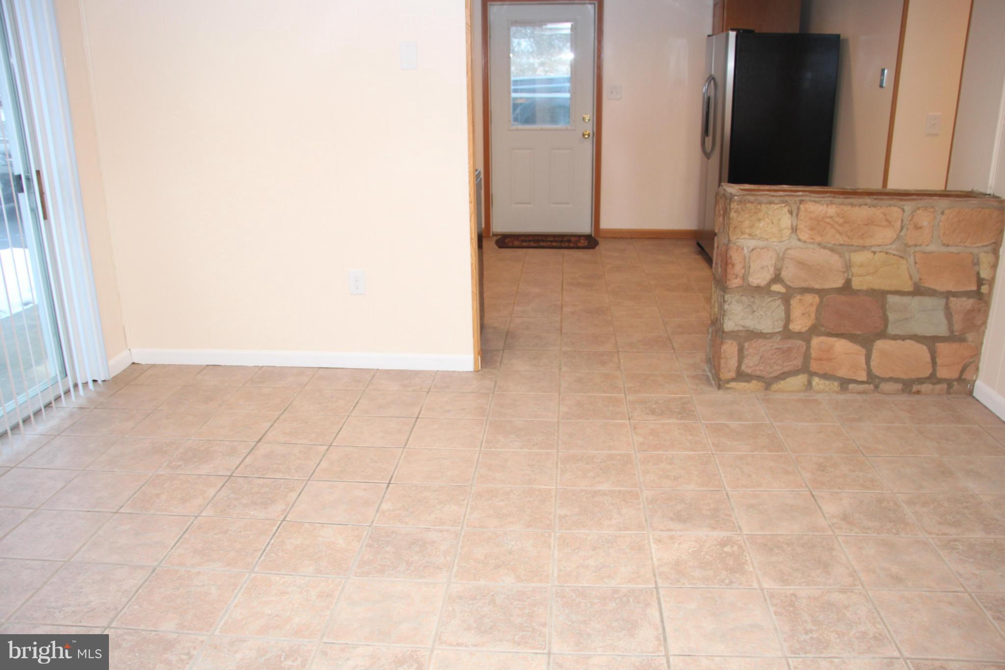 15834 Lockwood Road Williamsport, MD 21795 - Photo 8 of 24 Living Room