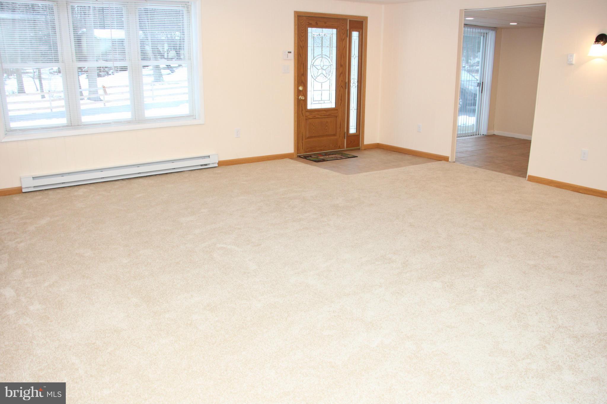 15834 Lockwood Road Williamsport, MD 21795 - Photo 9 of 24 Living Room