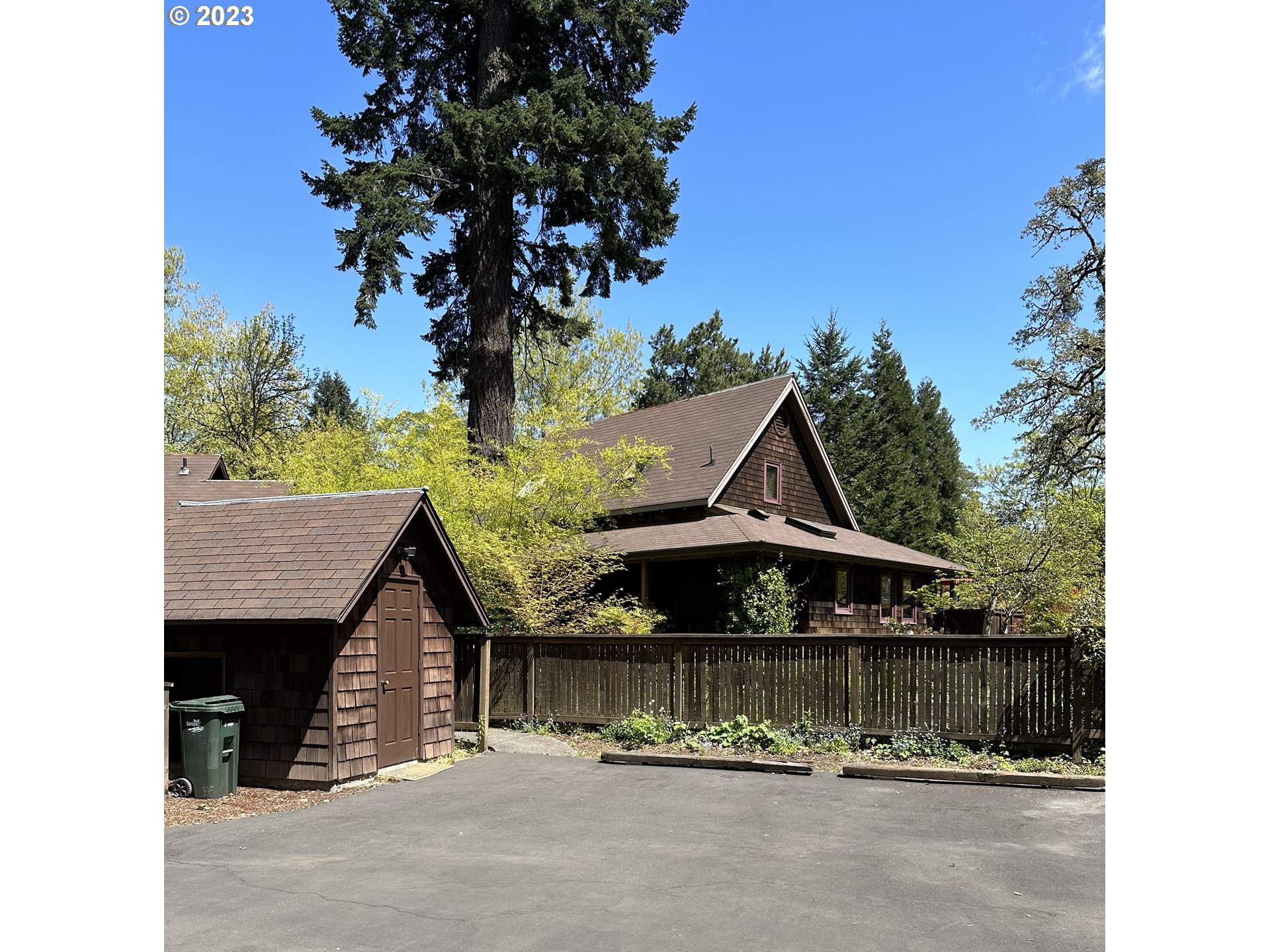 201 Spyglass Drive Eugene, OR 97401 - Photo 3 of 32