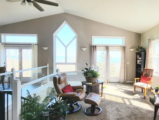 $2,350 | 908 East Skyline Parkway, Duluth, MN 55805