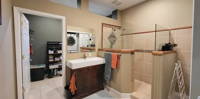 $2,350 | 908 East Skyline Parkway, Duluth, MN 55805