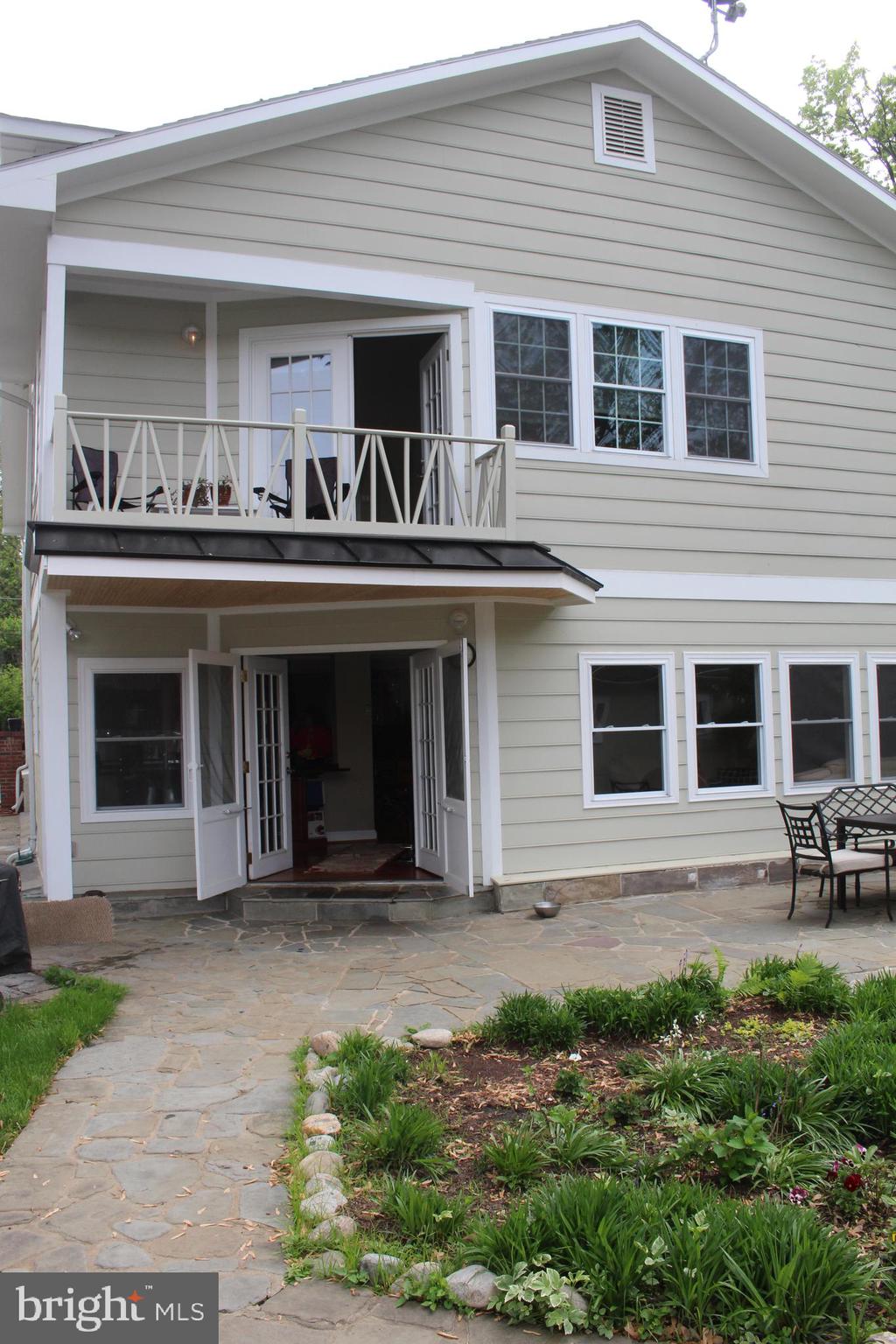 703 Justin Way Silver Spring, MD 20901 - Photo 2 of 30 Exterior rear