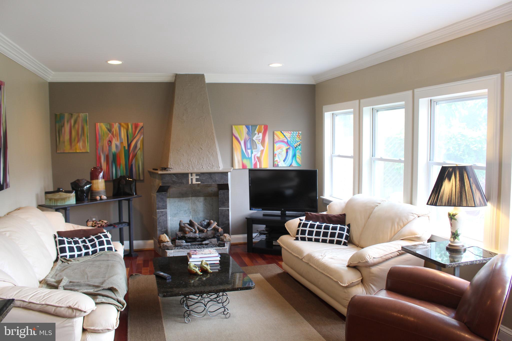 703 Justin Way Silver Spring, MD 20901 - Photo 6 of 30 Family room