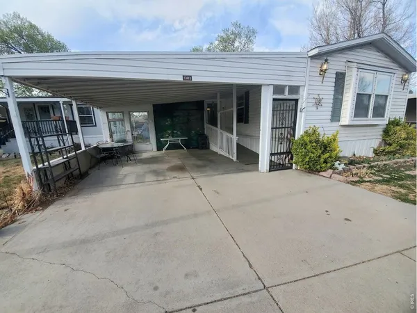 a view of a house with porch