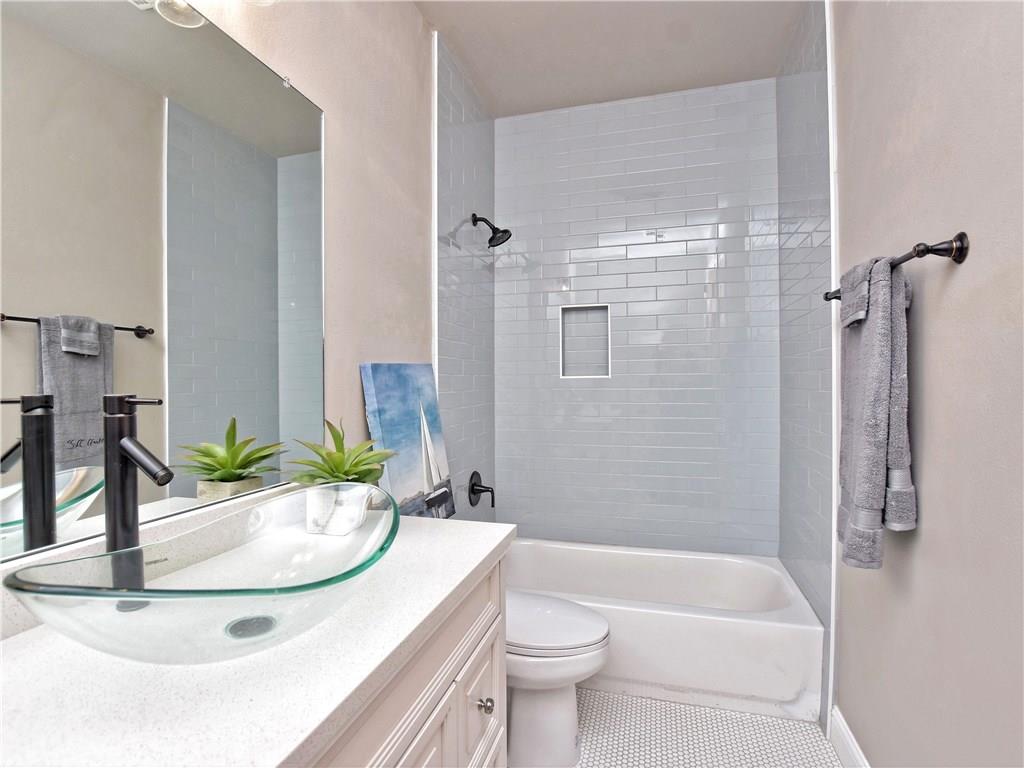 133 Tuscany Way Georgetown, TX 78633 - Photo 25 of 30 a bathroom with a sink a toilet and bathtub
