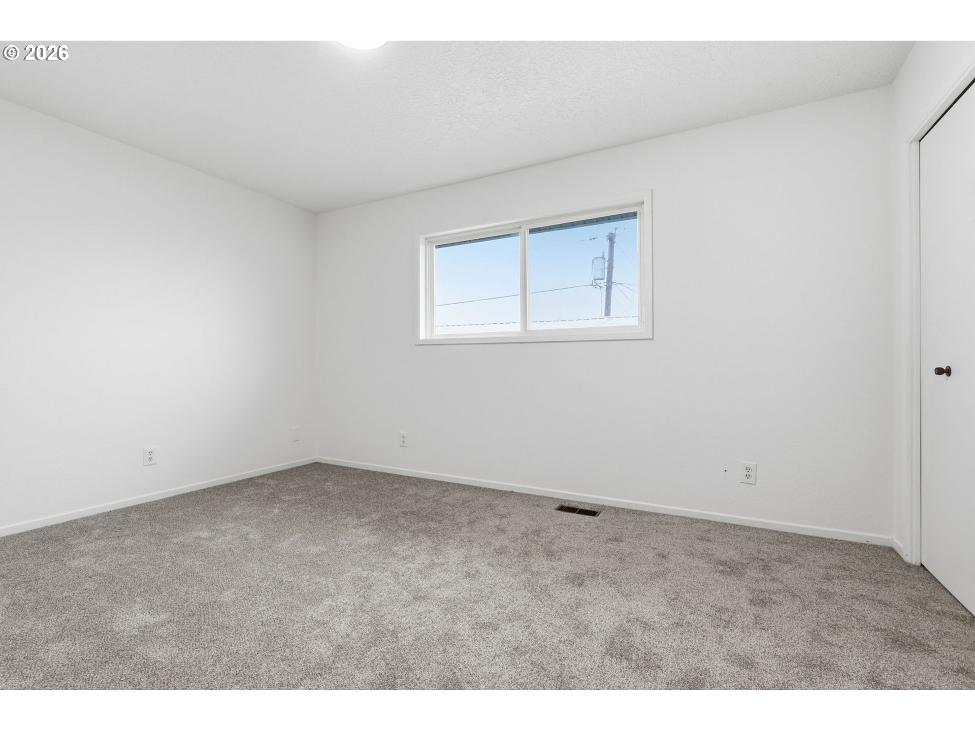 52890 Northwest 7th Street Scappoose, OR 97056 - Photo 19 of 48 a view of an empty room