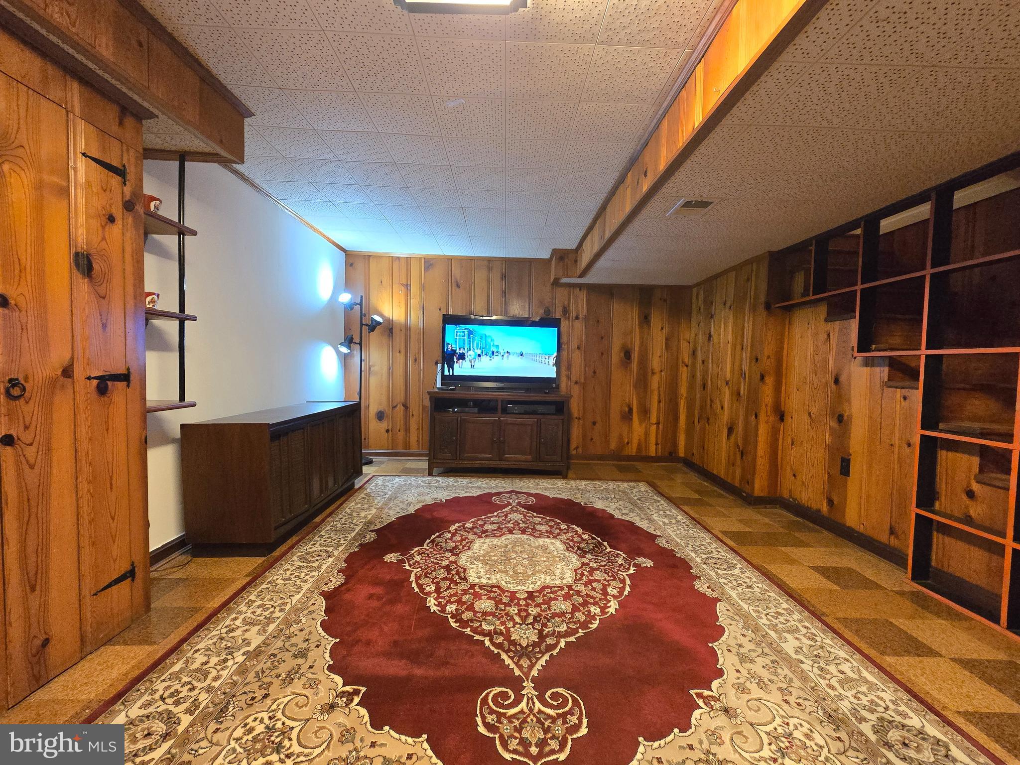 414 Kerwin Road Silver Spring, MD 20901 - Photo 10 of 14 a view of workspace with window