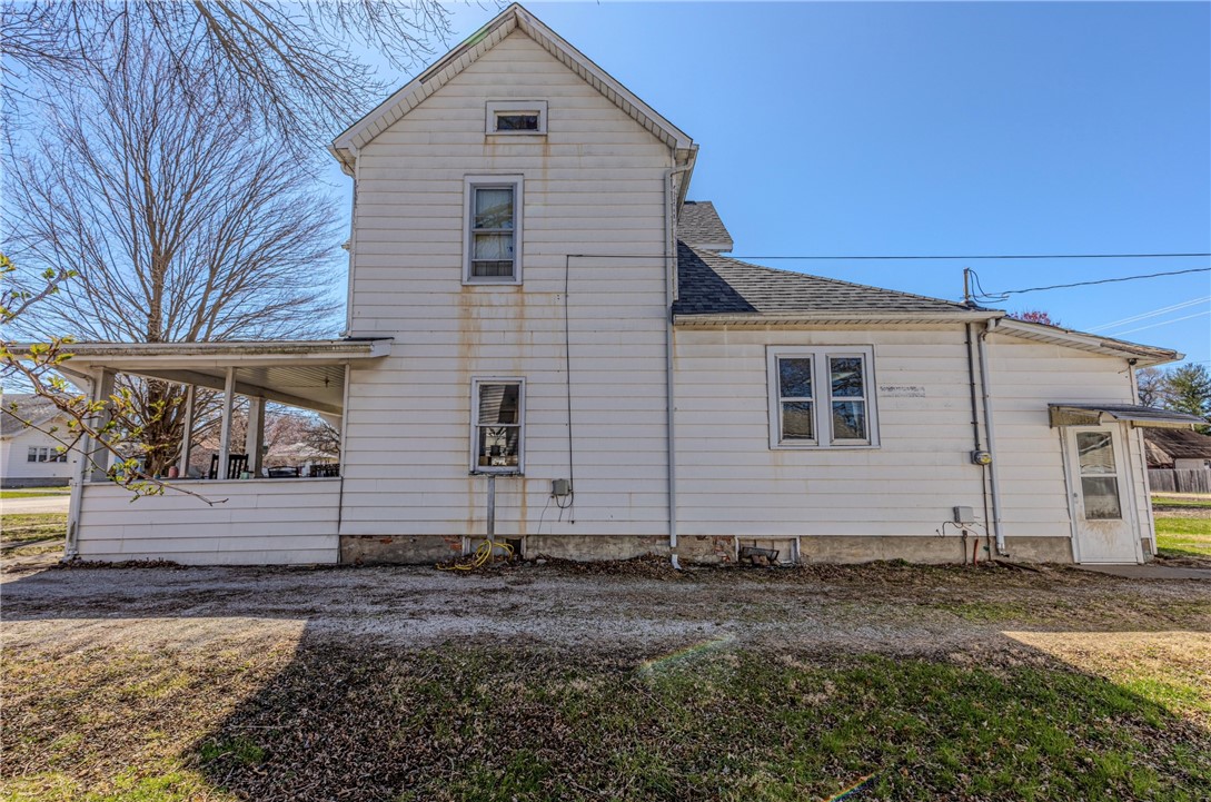 109 South St John Street Assumption, IL 62510 - Photo 3 of 29