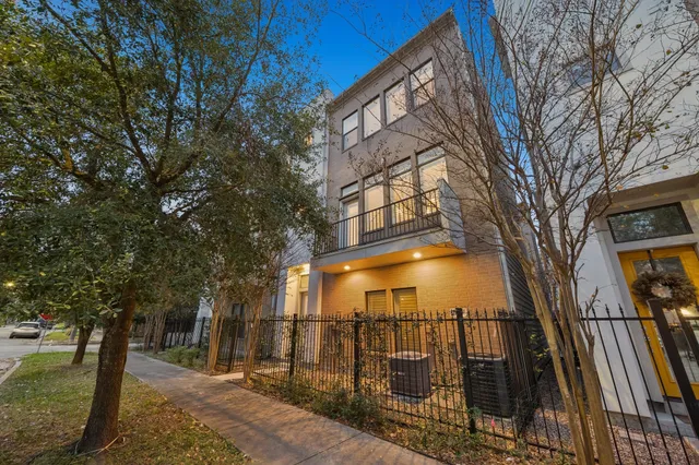 $575,000 | 2105 Mason Street, Houston, TX 77006