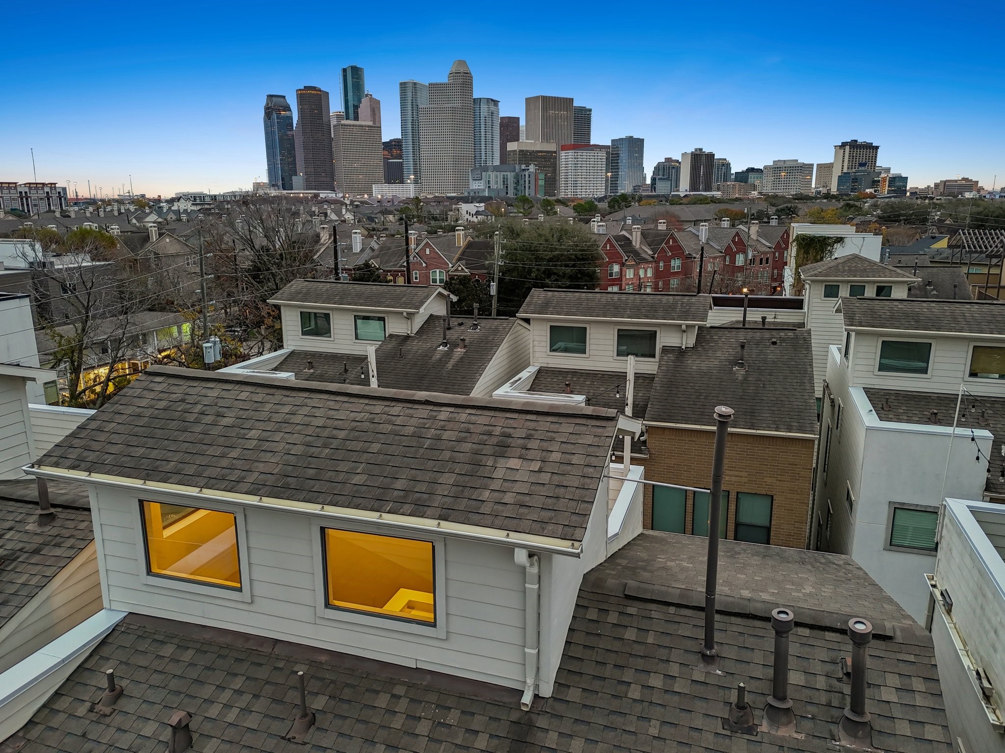 2105 Mason Street Houston, TX 77006 - Photo 2 of 43 Showstopping Downtown Houston skyline views steal the scene from the rooftop terrace—your go-to spot for sunsets, city lights, and effortless outdoor time. Set in the heart of Montrose, this free-standing four-story home offers 3 bedrooms, 3.5 baths, and approx. 2,316 sq ft with modern finishes and a smart, flexible layout. A rare blend of privacy, style, and location—close to the city’s best dining, shopping, and nightlife.