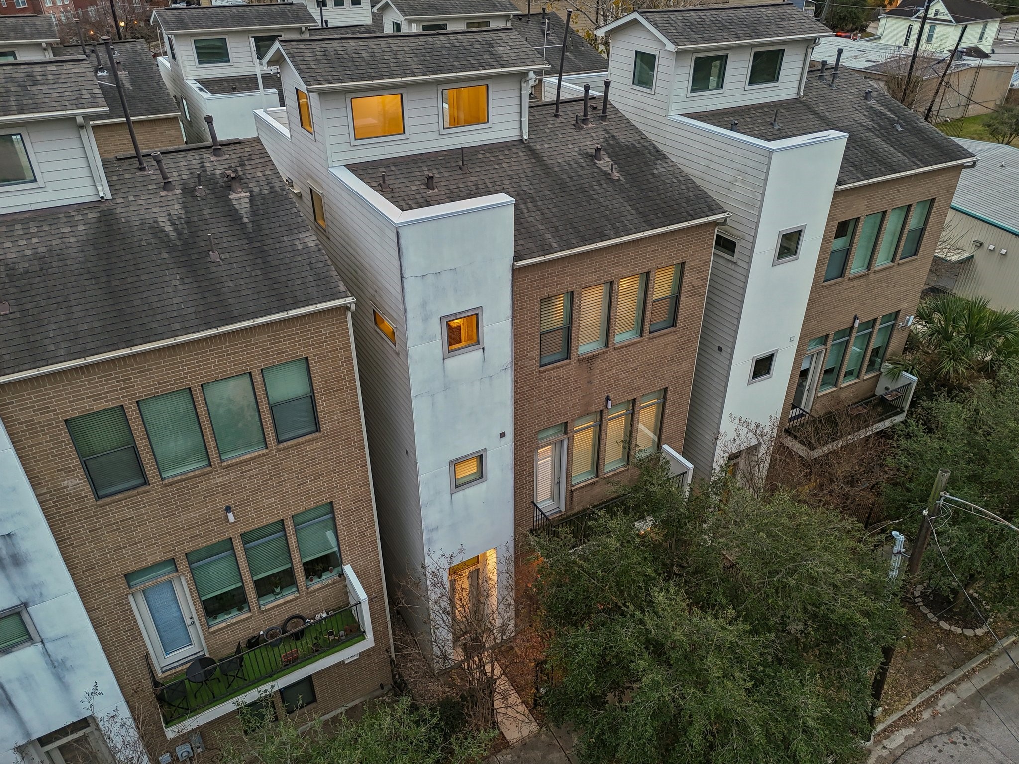 2105 Mason Street Houston, TX 77006 - Photo 40 of 43 The rooftop terrace delivers the showstopper—sweeping skyline views that make every sunset and evening hangout feel special. A rare Montrose perk that truly elevates the home’s lifestyle appeal.
