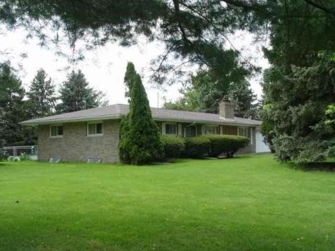 1765 Oakwood Road Adrian, MI 49221 - Photo 1 of 11 922117.JPG