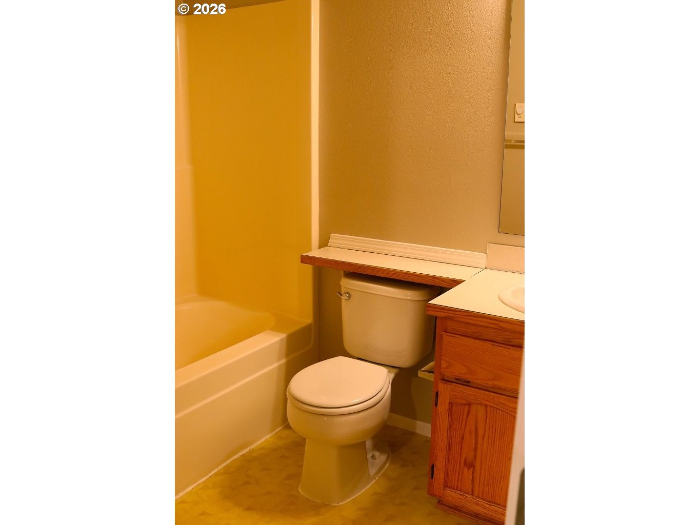 460 Autumn Avenue Eugene, OR 97404 - Photo 20 of 21 a bathroom with a toilet and a shower