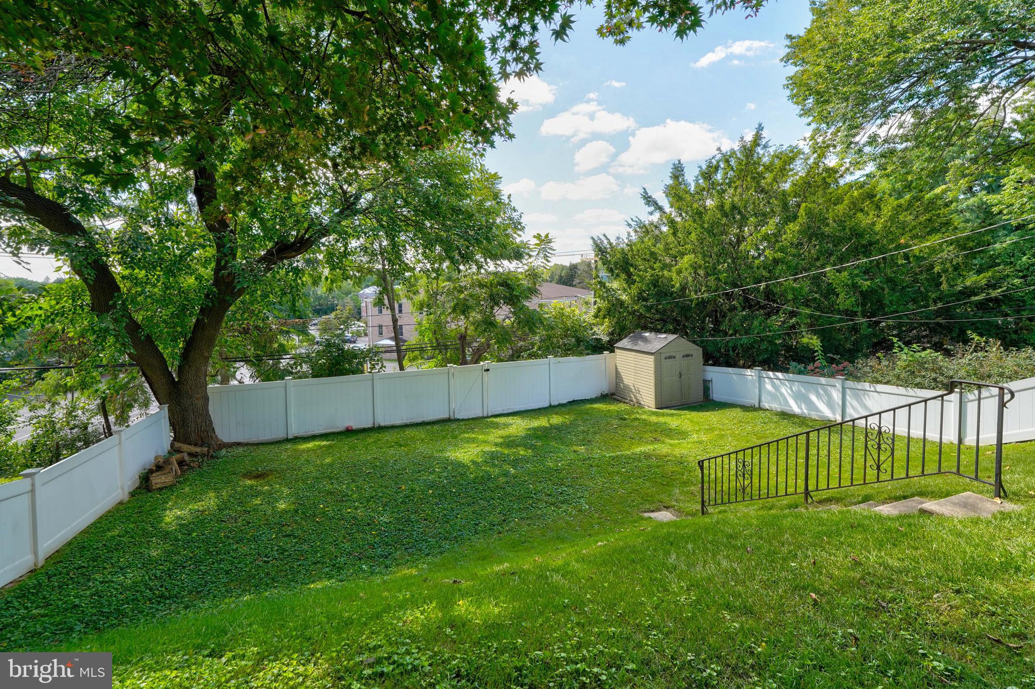 76 Warrior Road Drexel Hill, PA 19026 - Photo 4 of 47