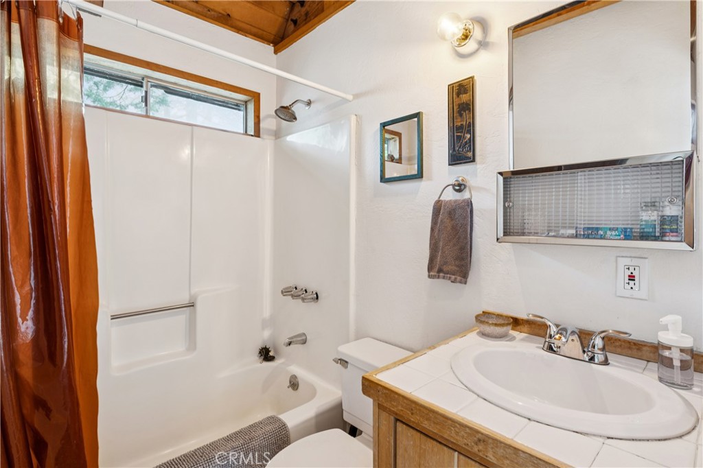 26631 Valley View Drive Rimforest, CA 92378 - Photo 13 of 38