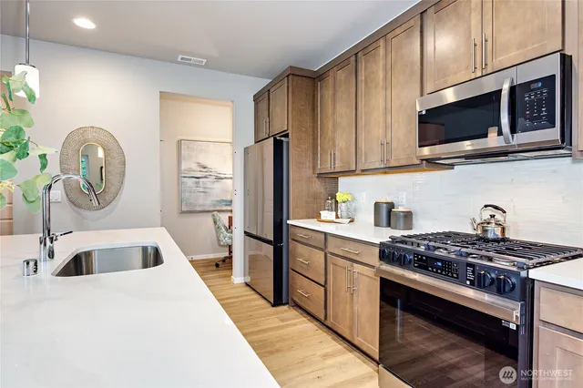 $580,950 | 204 Northeast Shadowhawk Lane, Bremerton, WA 98311