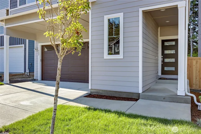 $580,950 | 204 Northeast Shadowhawk Lane, Bremerton, WA 98311