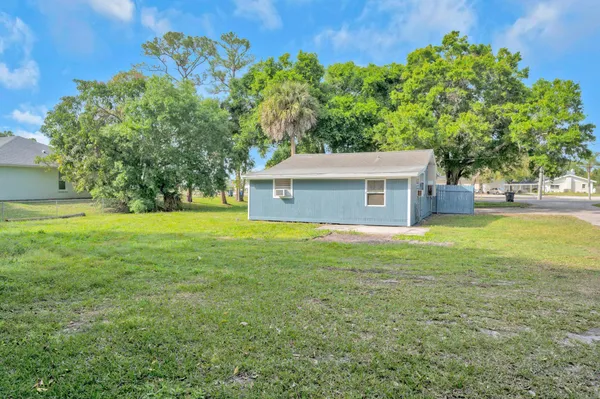 $1,900 | 4851 Kirby Loop Road, Unit A, Fort Pierce, FL 34981