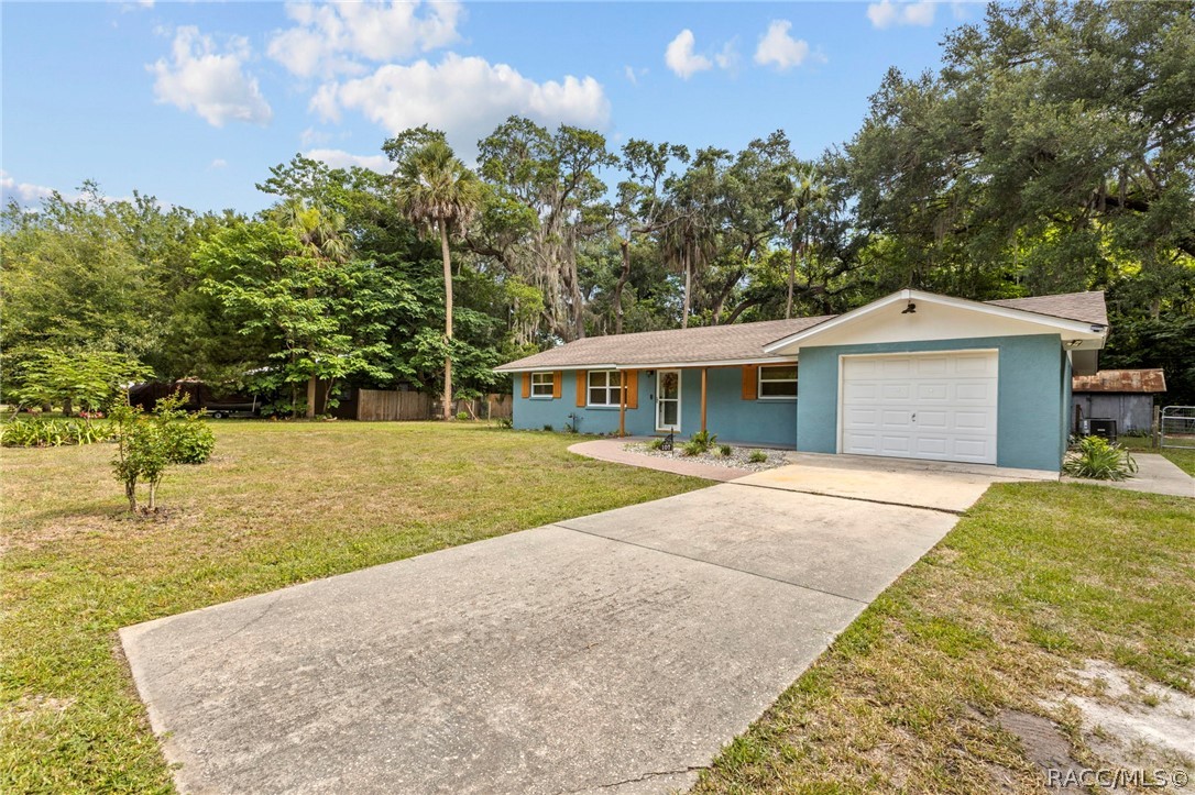 107 Allen Avenue Inglis, FL 34449 - Photo 34 of 36 a front view of house with yard and green space