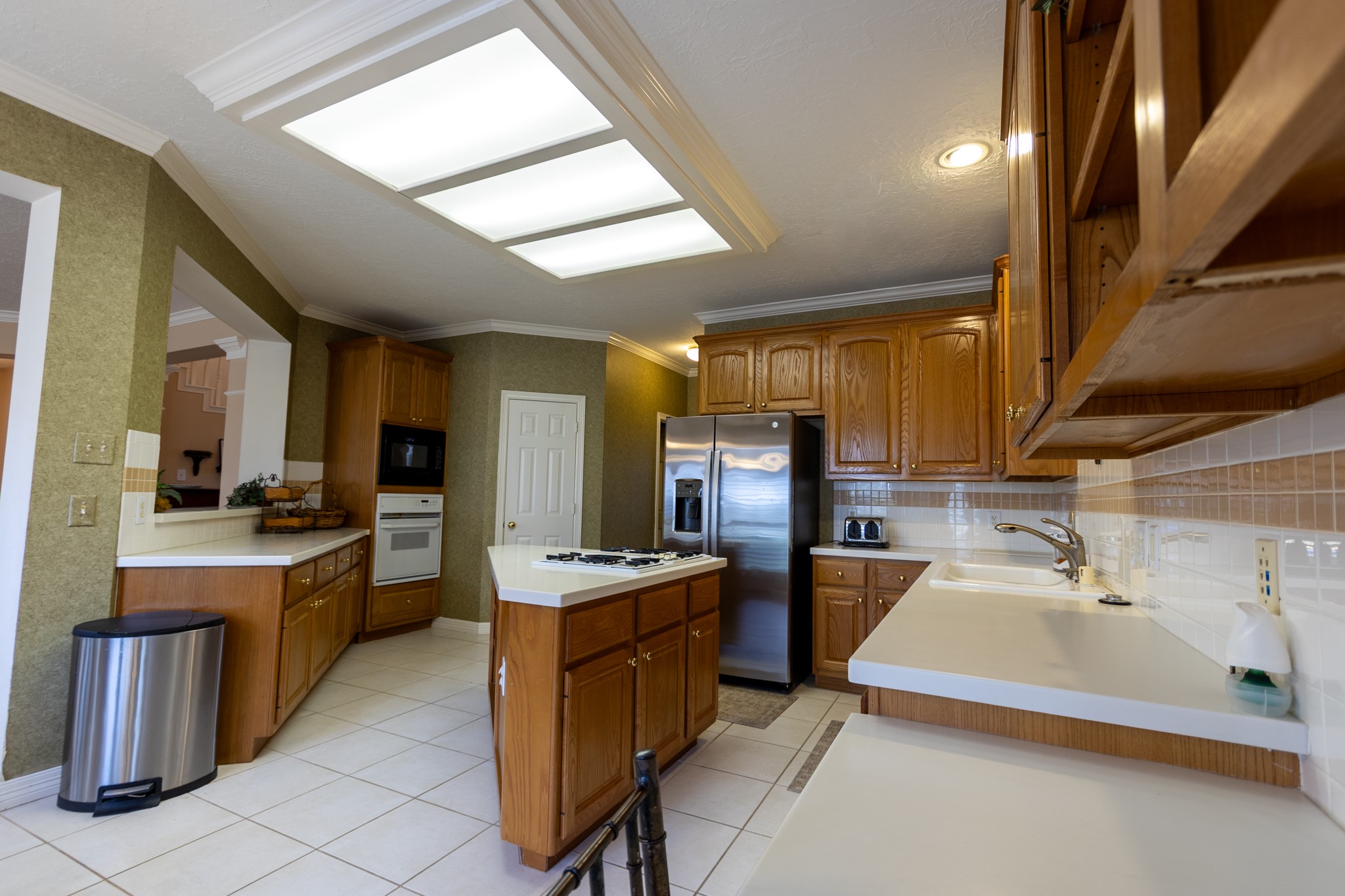 5718 Oakmoss Trail Spring, TX 77379 - Photo 15 of 50 Make this kitchen a culinary dream, perfect for the passionate home chef.