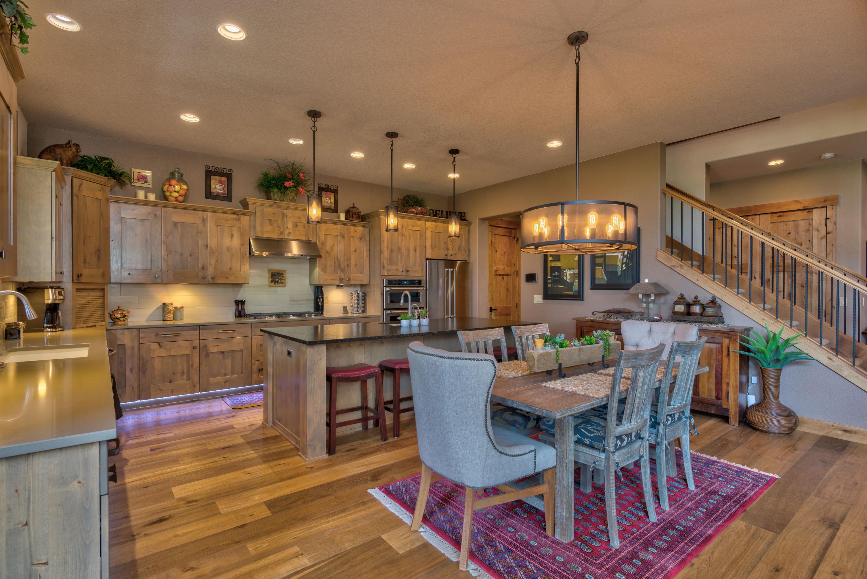 60444 Snap Shot Loop Bend, OR 97702 - Photo 1 of 38 Dining area