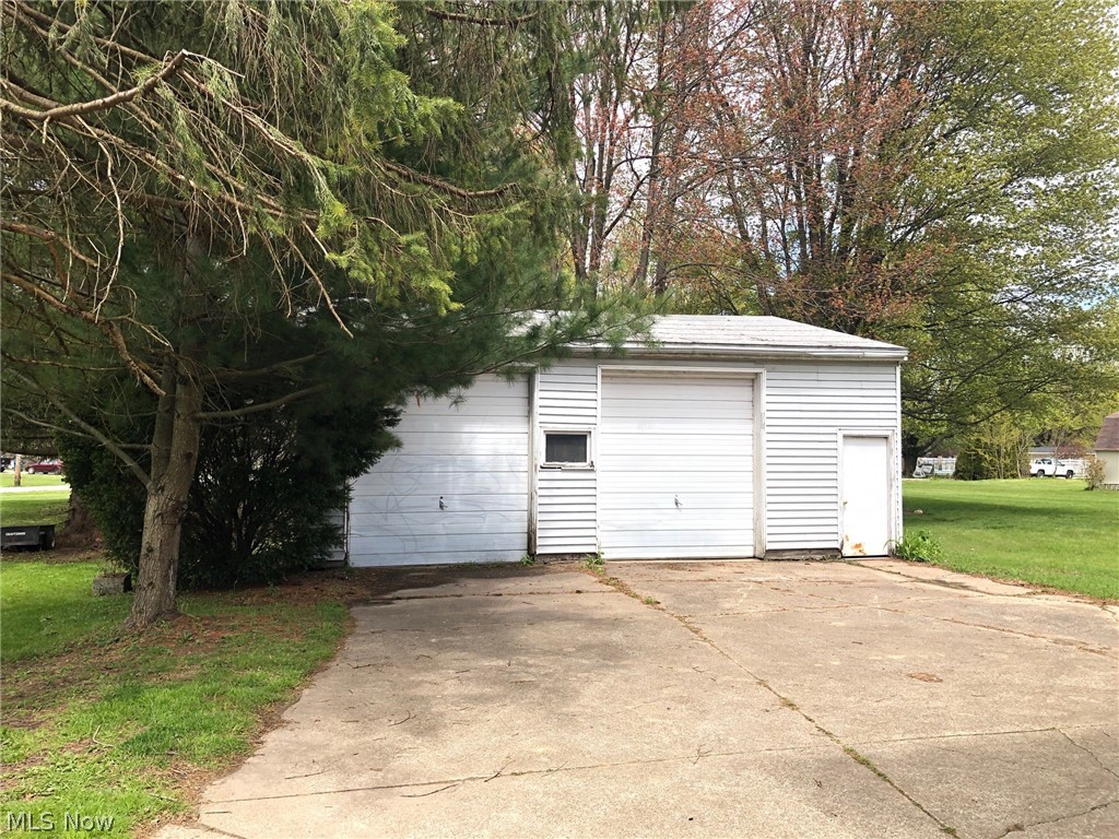 48220 North Ridge Road Amherst, OH 44001 - Photo 4 of 25