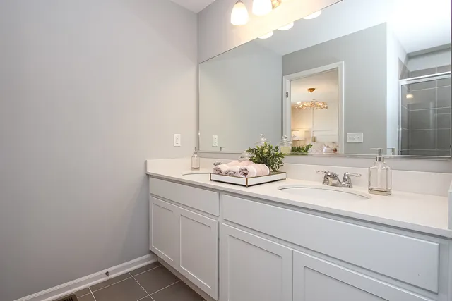 $431,640 | 403 Comstock Road, South Elgin, IL 60177