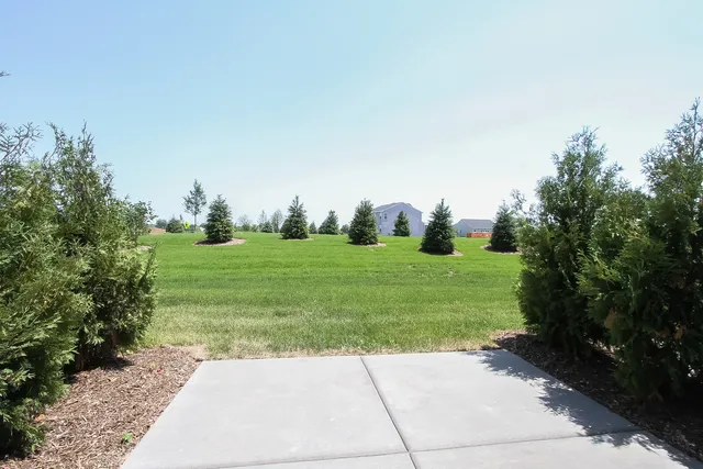 $431,640 | 403 Comstock Road, South Elgin, IL 60177