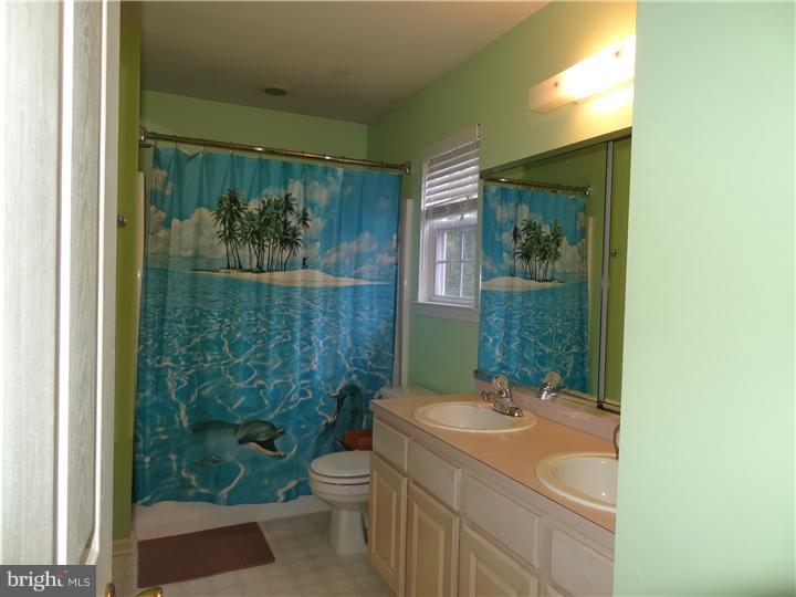 33 Old Farm Road Sicklerville, NJ 08081 - Photo 16 of 20 Bathroom