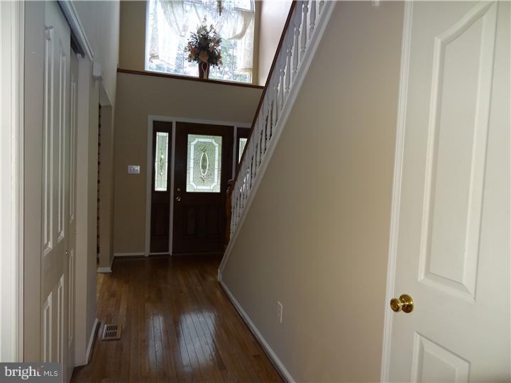 33 Old Farm Road Sicklerville, NJ 08081 - Photo 8 of 20 Foyer