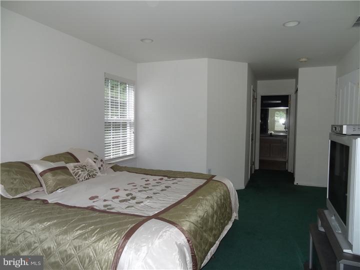 33 Old Farm Road Sicklerville, NJ 08081 - Photo 9 of 20 Master Bedroom