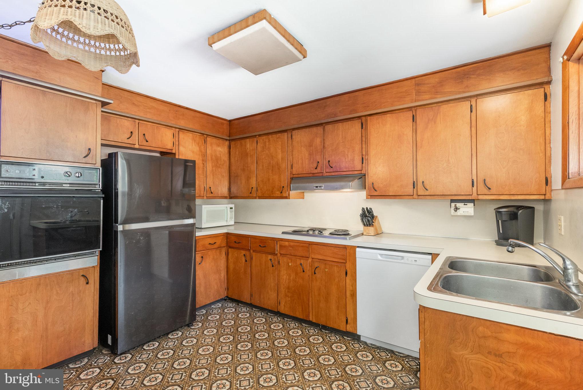 4611 Coventry Road Harrisburg, PA 17109 - Photo 7 of 27 Kitchen