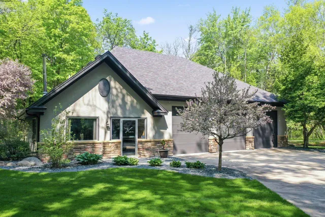 $1,490,000 | 1211 Lonsdale Boulevard East, Northfield, MN 55057