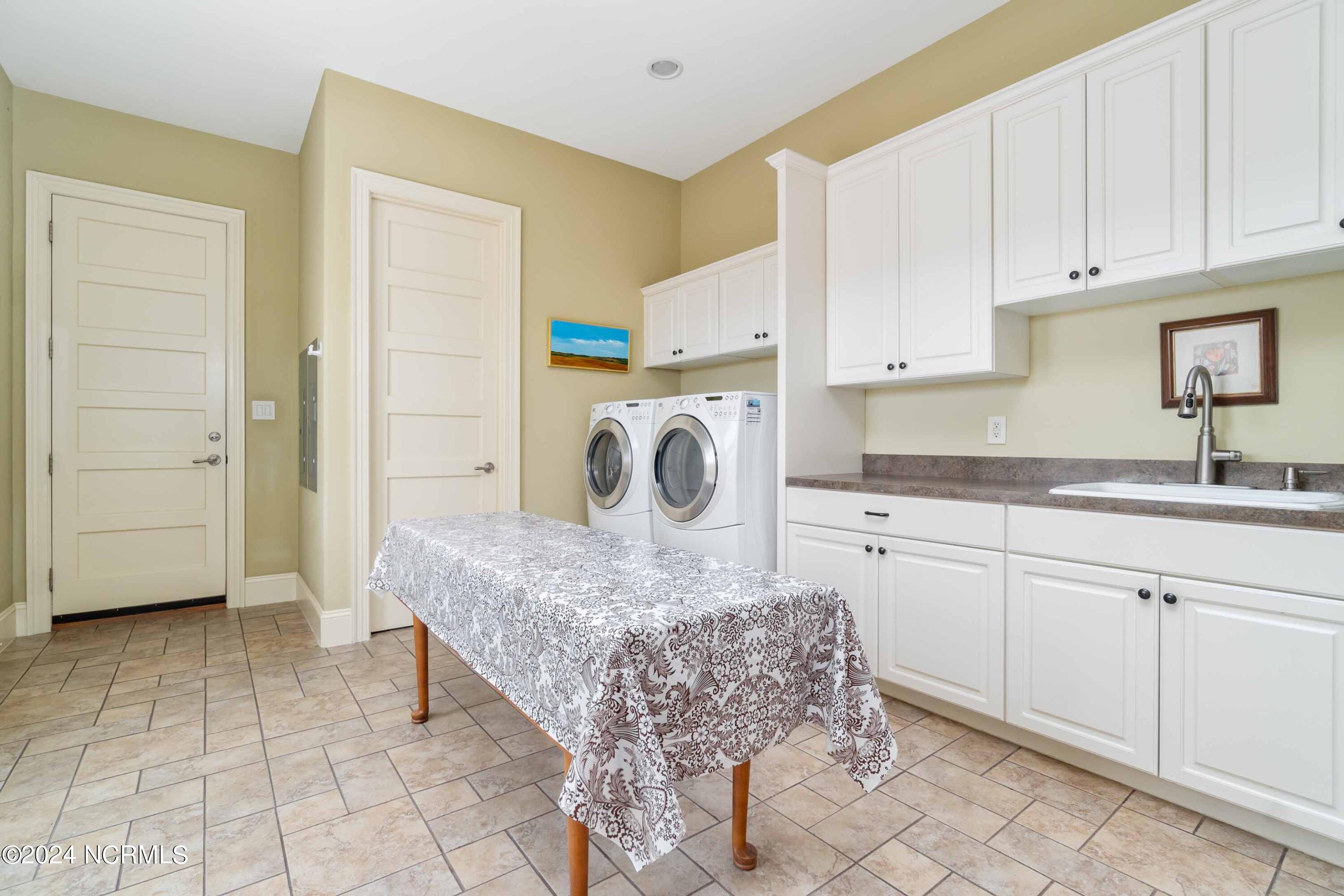 6054 Dolphin Road Oriental, NC 28571 - Photo 25 of 76 Laundry Room