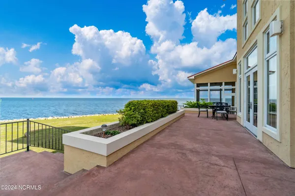 $2,139,000 | 6054 Dolphin Road, Oriental, NC 28571