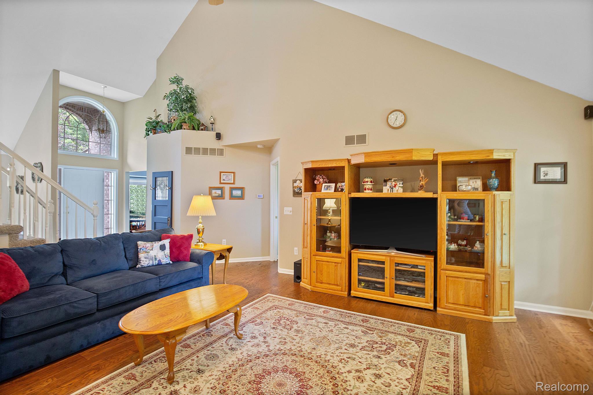 2017 Roundtree Rochester, MI 48307 - Photo 5 of 36 Gallery Image 5