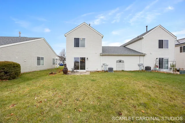 a view of a house with backyard and garden