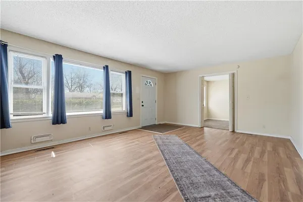 $183,000 | 9412 East 70th Terrace, Raytown, MO 64133
