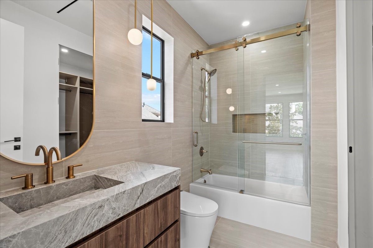 827 Bunker Hill Road Houston, TX 77024 - Photo 37 of 49 Bathroom four