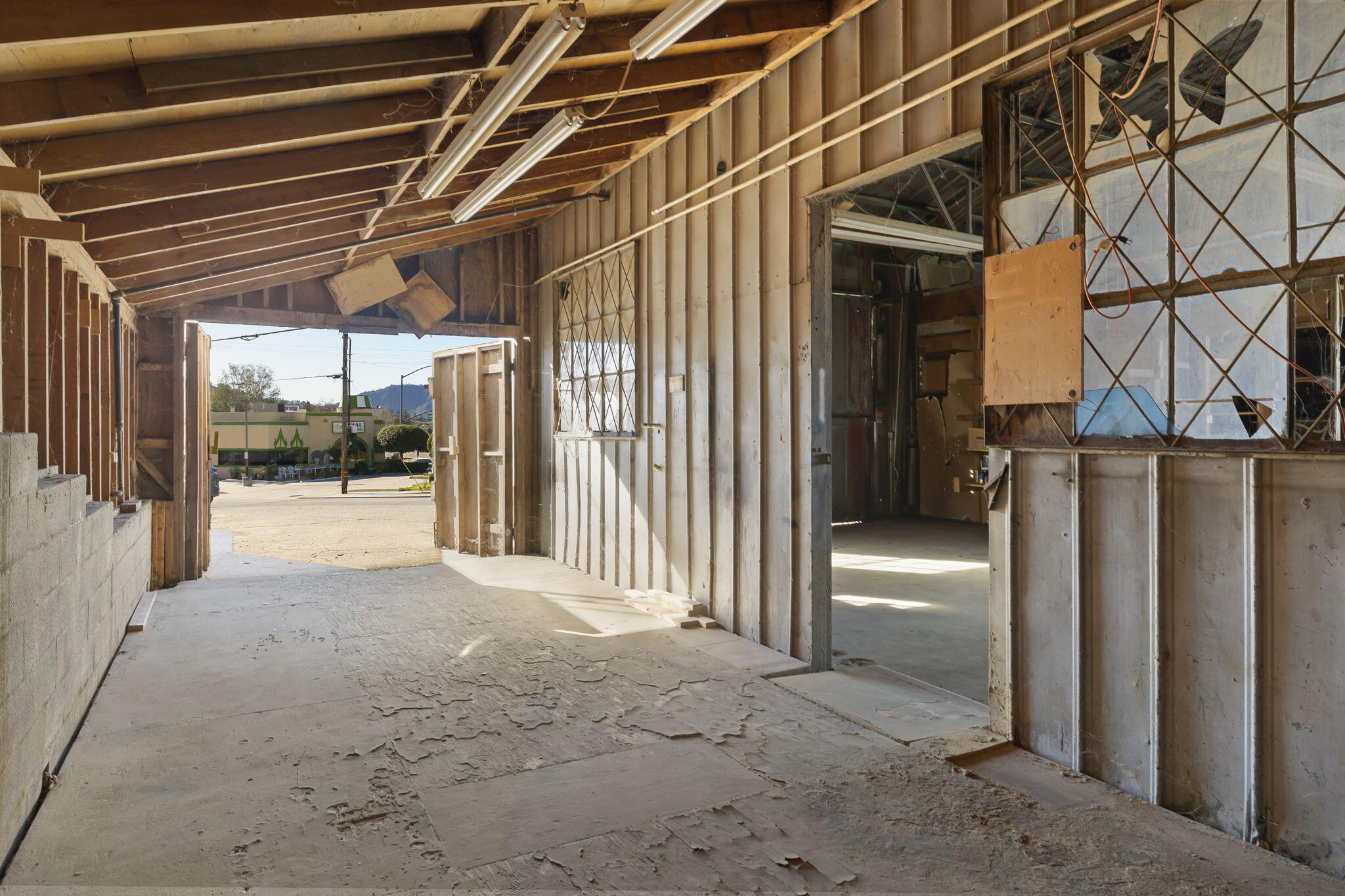 248 Old Grade Road Oak View, CA 93022 - Photo 39 of 41 a view of a porch