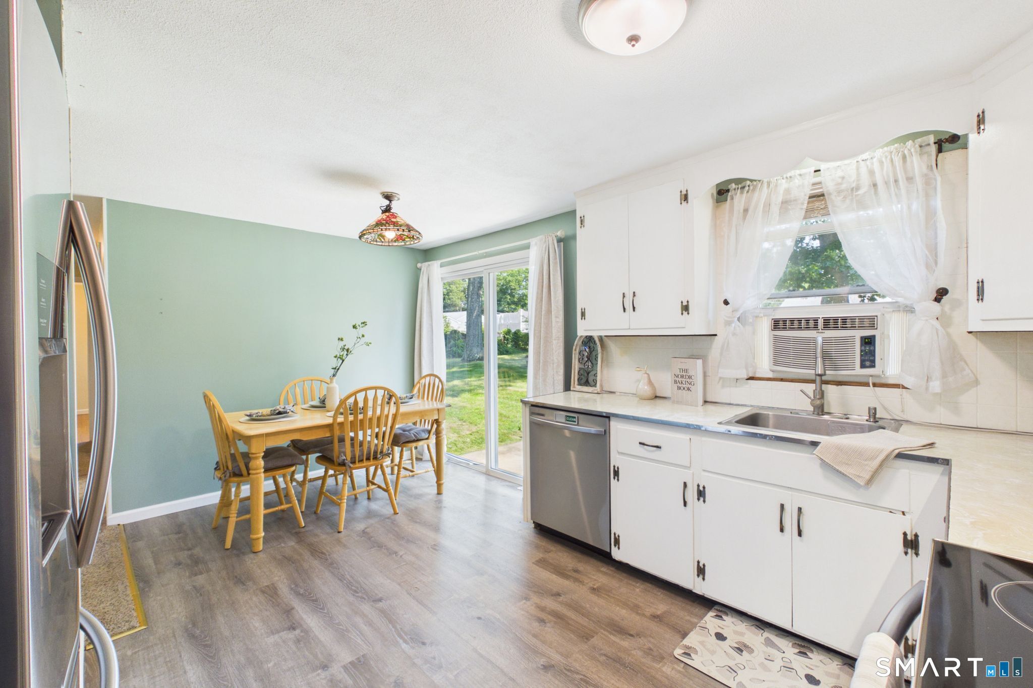 15 Gary Road Enfield, CT 06082 - Photo 4 of 28