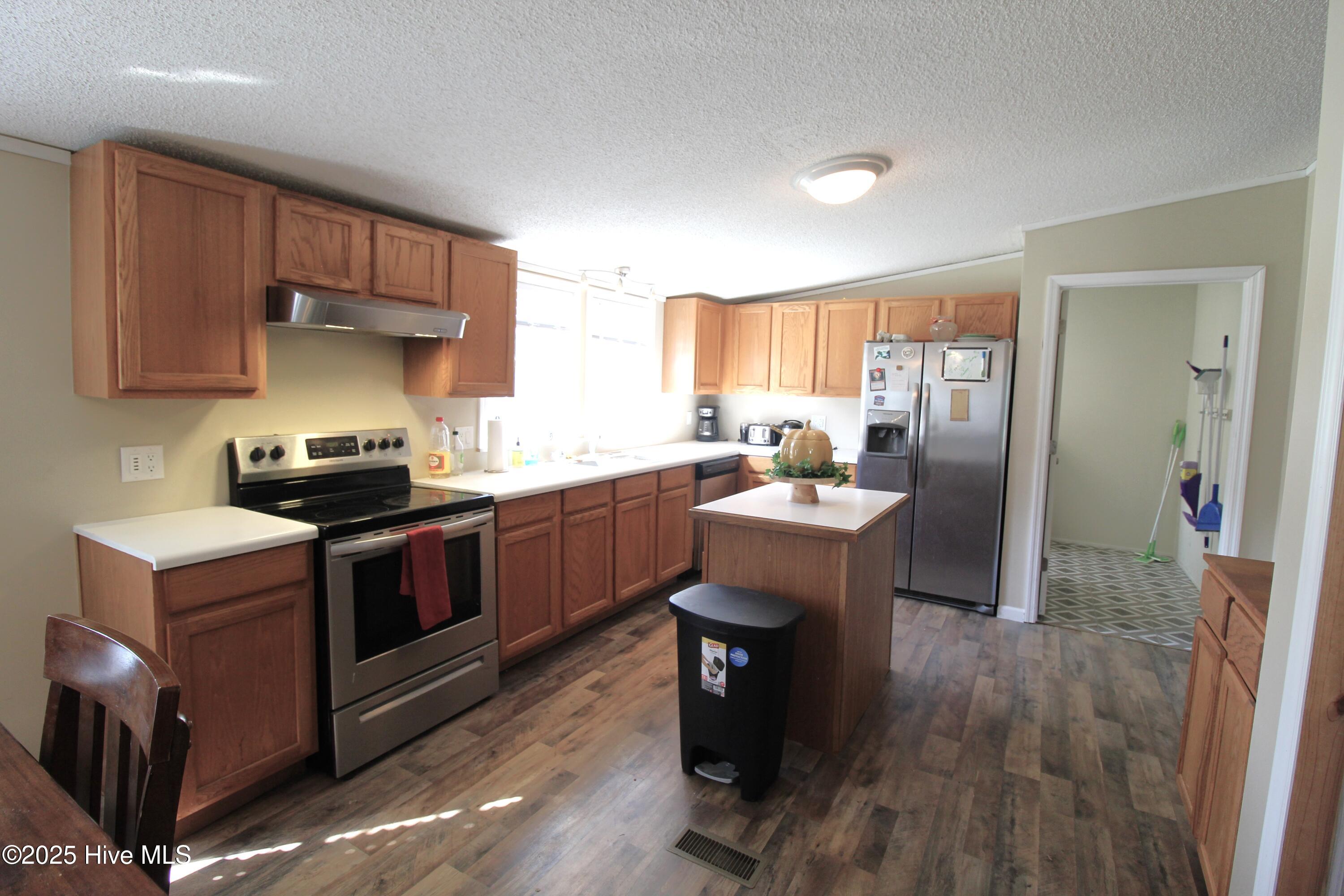 106 Taylor Farm Road Beaufort, NC 28516 - Photo 7 of 20 Kitchen