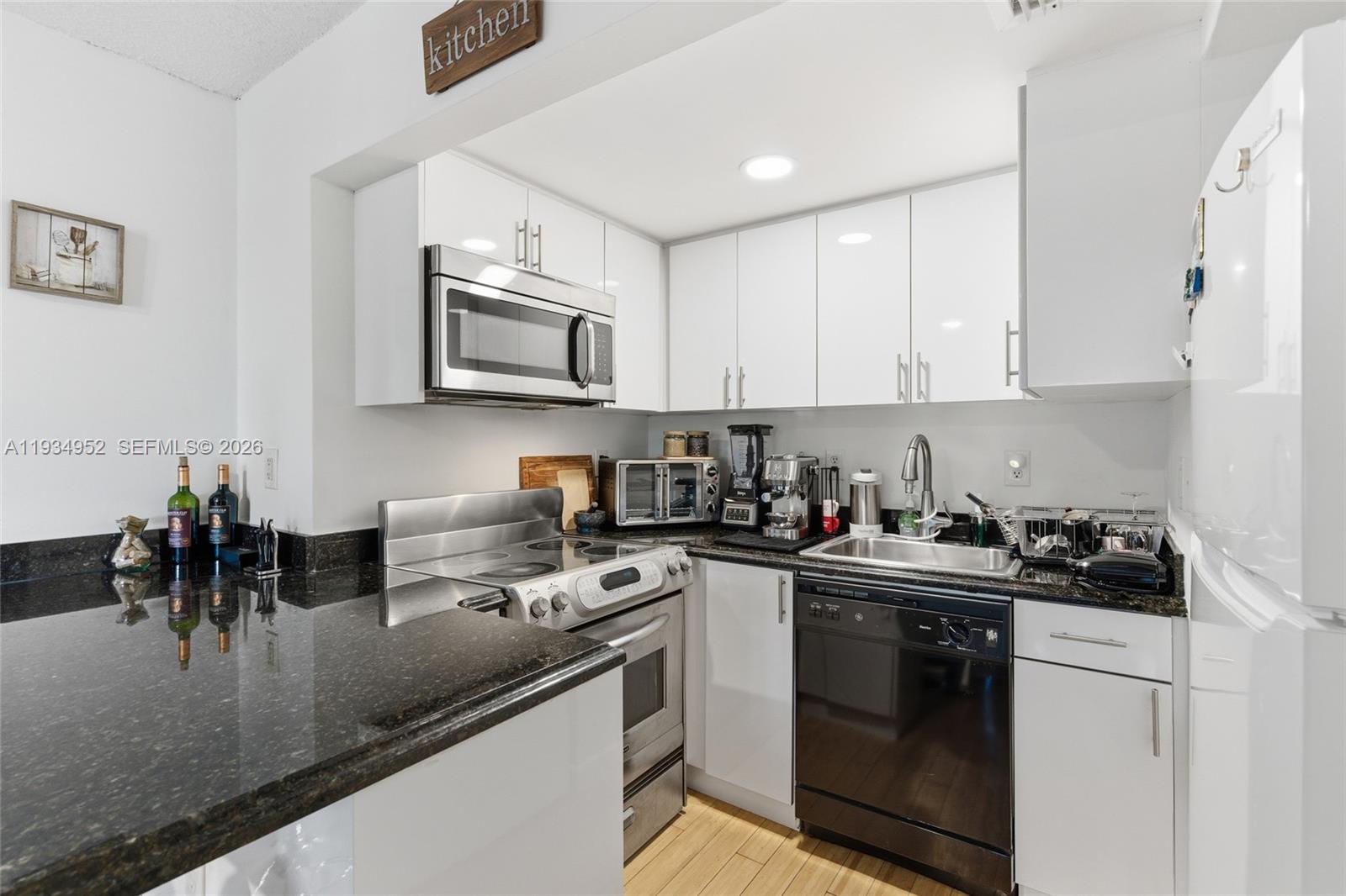 950 Northwest 11th Street, Unit 3B Miami, FL 33136 - Photo 4 of 11