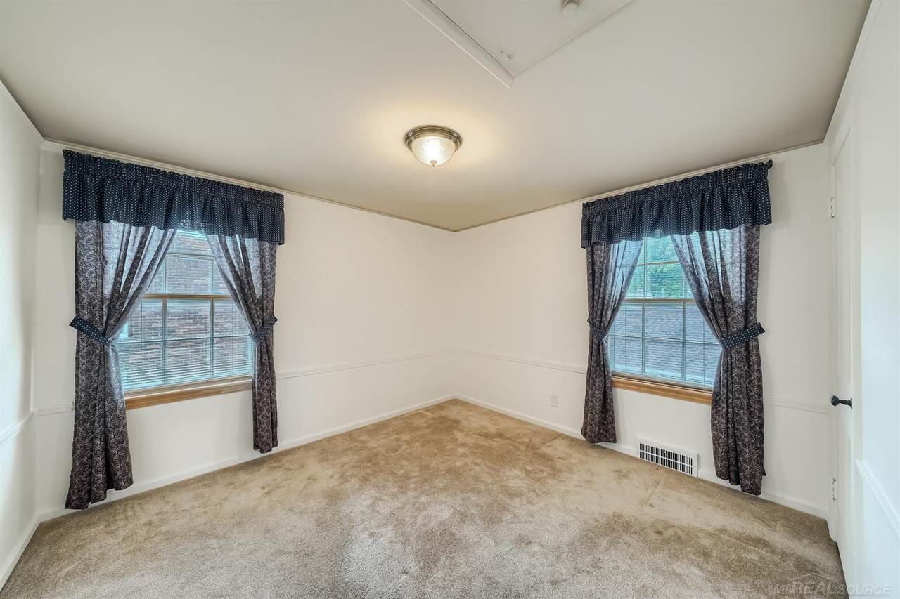 926 Hampton Road Grosse Pointe Woods, MI 48236 - Photo 15 of 25